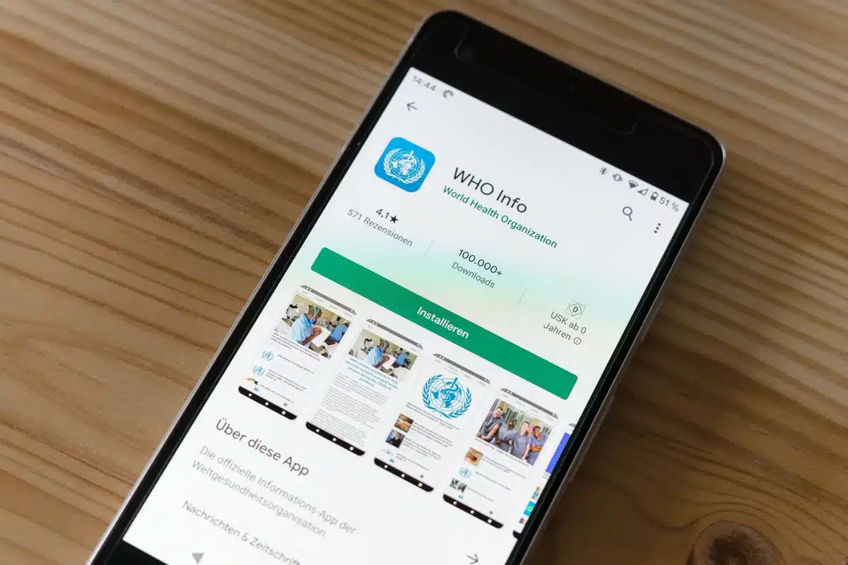 A smartphone screen displaying an emergency app interface with location services activated and a prominent emergency call button visible
