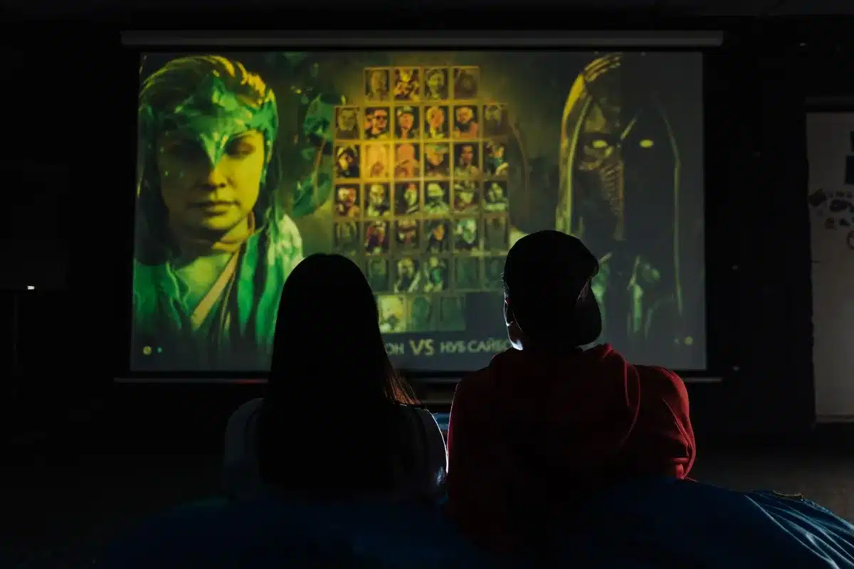 Pantalla de selección de personajes con dos figuras nuevas en un interfaz de juego de rol