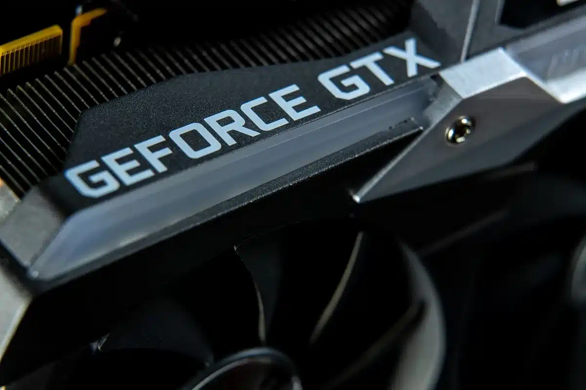 Monitor de computadora mostrando gráficos de videojuego con efectos visuales de alta calidad