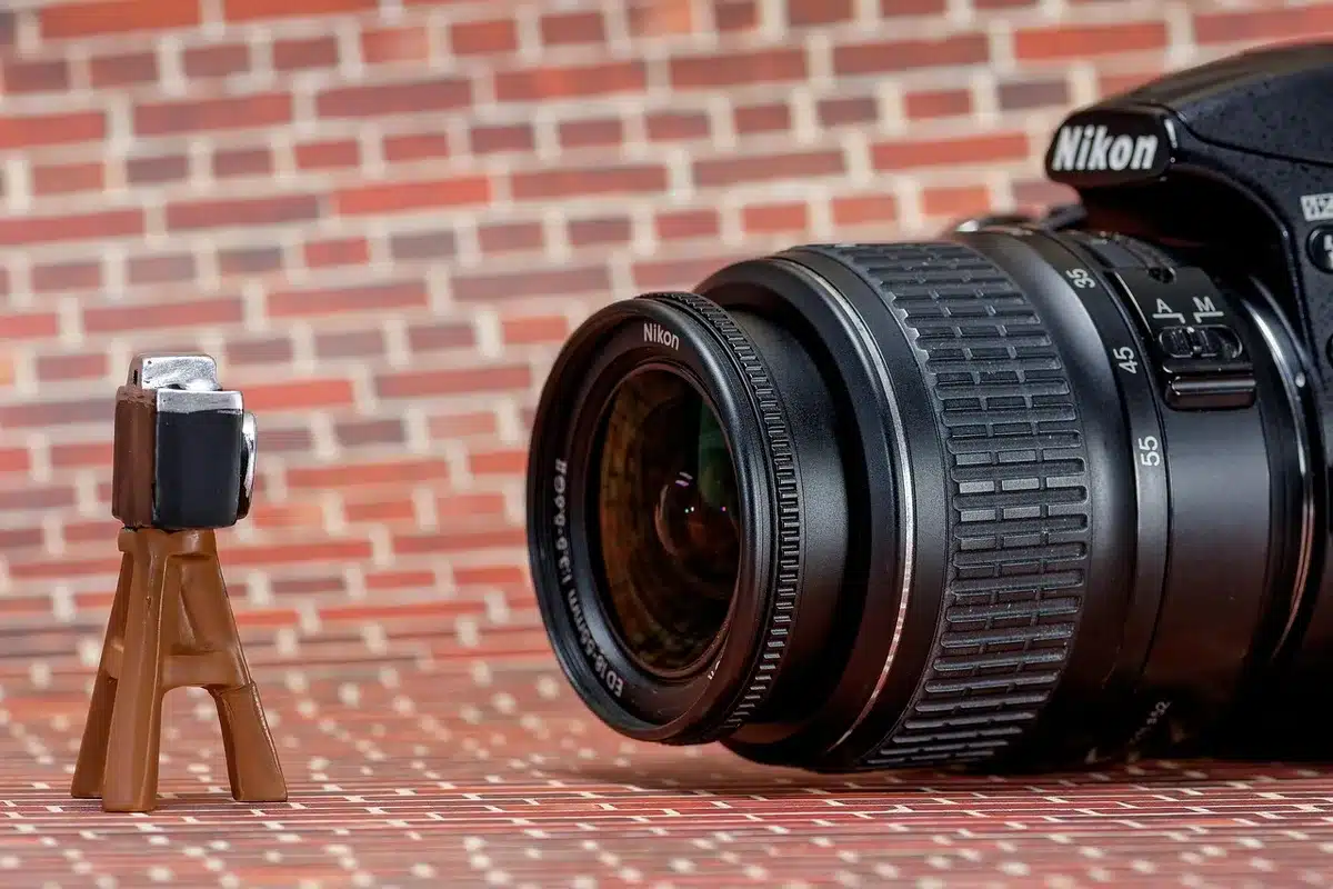 Close-up of a professional camera lens with variable aperture blades and optical elements