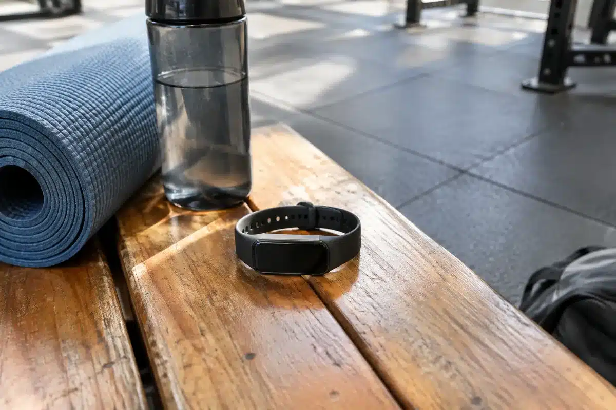 Fitbit Edge: Google lanza una pulsera con pantalla y coach Gemini de pago