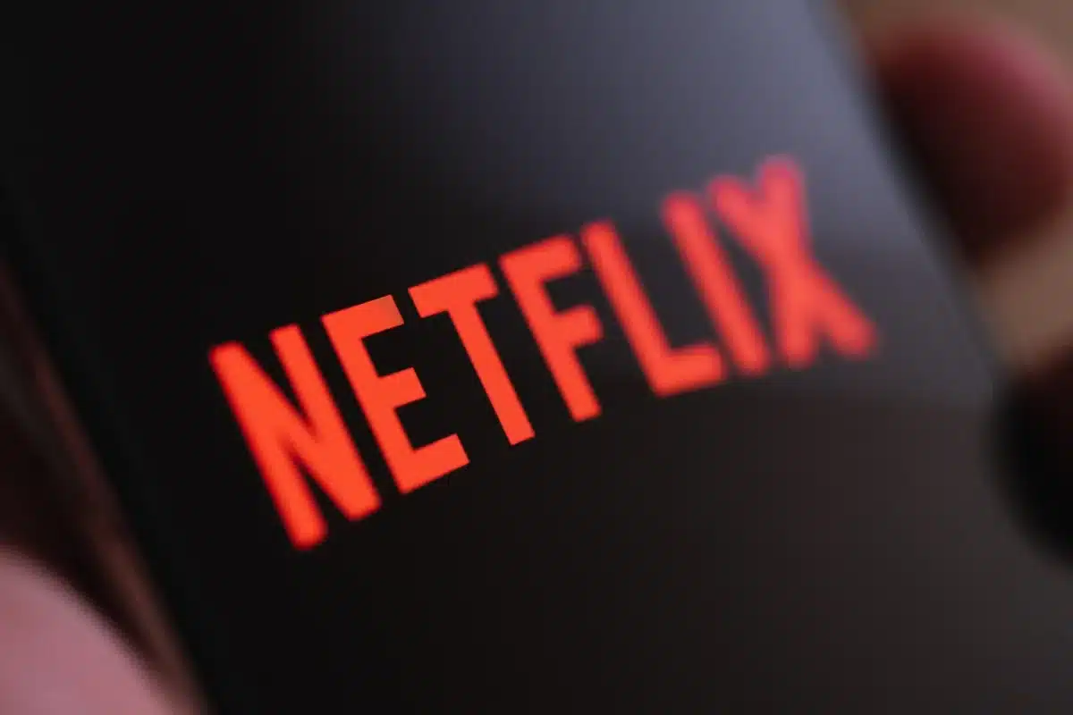Pantalla mostrando catálogo de streaming con series resaltadas